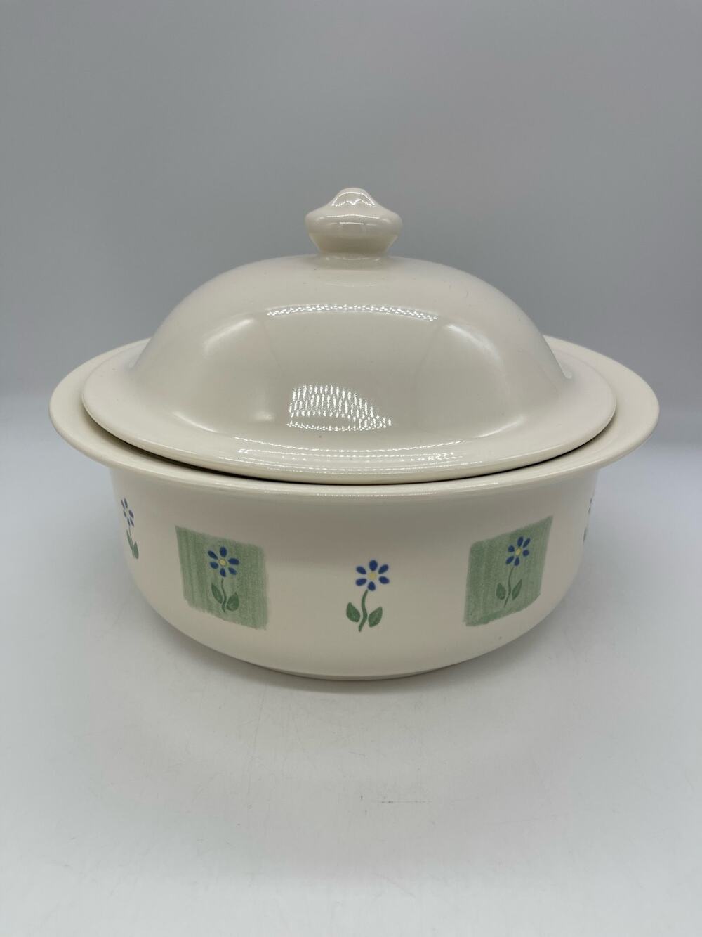 Pfaltzgraff Cloverhill Casserole / Serving Dish Bowl with Lid